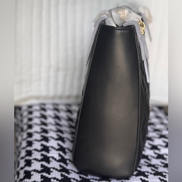 NWT Love Moschino Black Quilted Borsa Shoulder Tote in Black and Gold - Picture 10 of 14